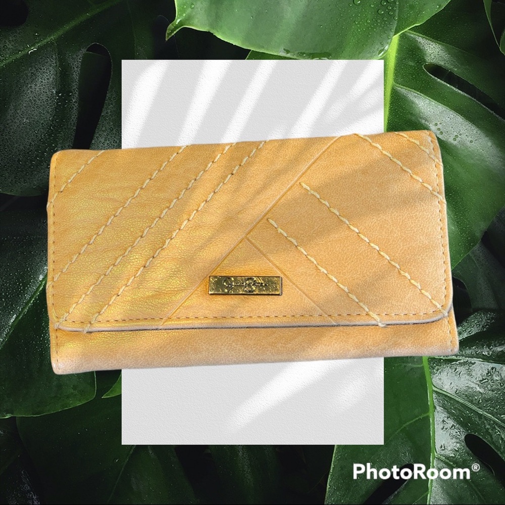 Jessica Simpson wallet